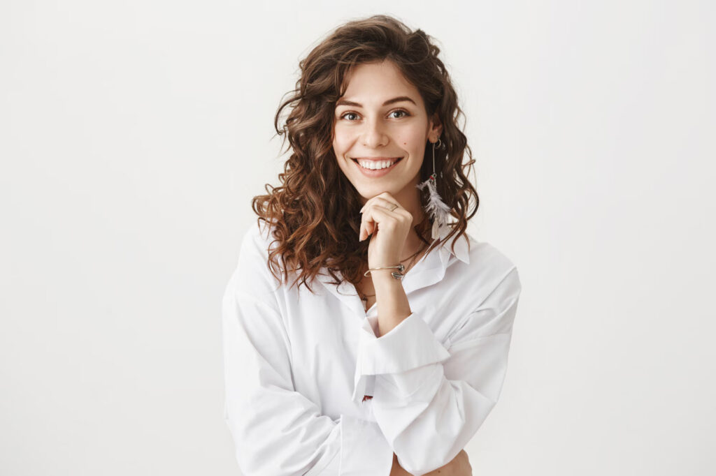 stylish-confident-businesswoman-smiling_176420-19466_jpg